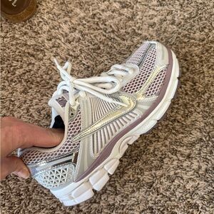 Nike Women's White and Silver Mauve Sneakers